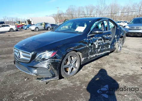 2017 Mercedes-Benz E 300 4Matic z USA, uszkodzony, nr VIN WDDZF4KB9HA017628